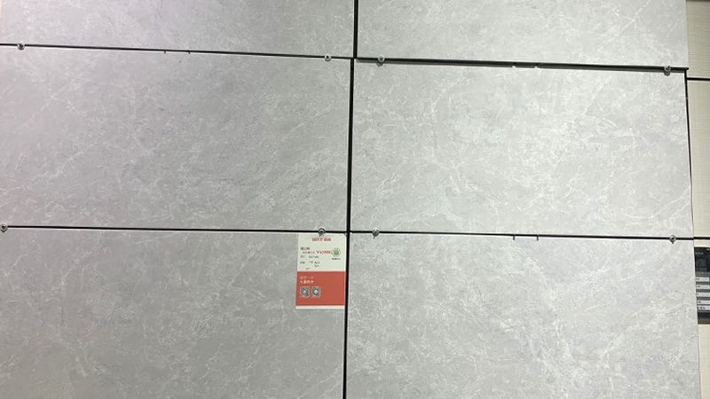 厨房装修：水磨石砖与瓷砖的实用性对比分析